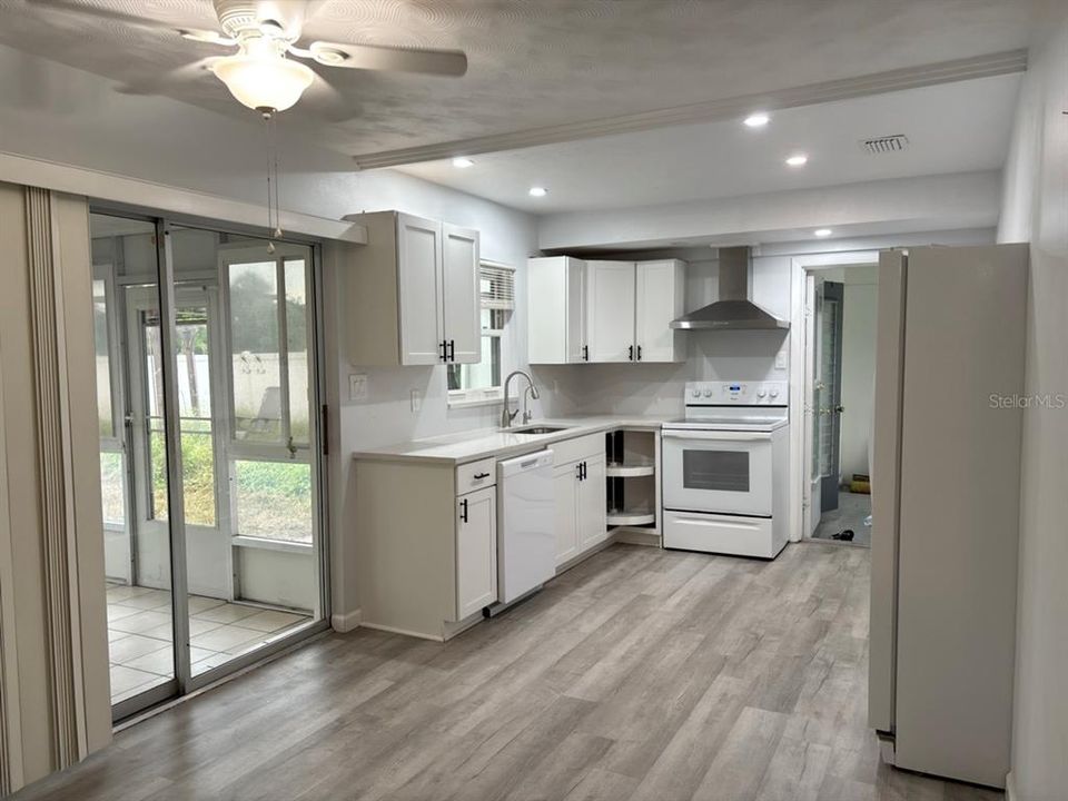 For Sale: $219,999 (2 beds, 2 baths, 1172 Square Feet)