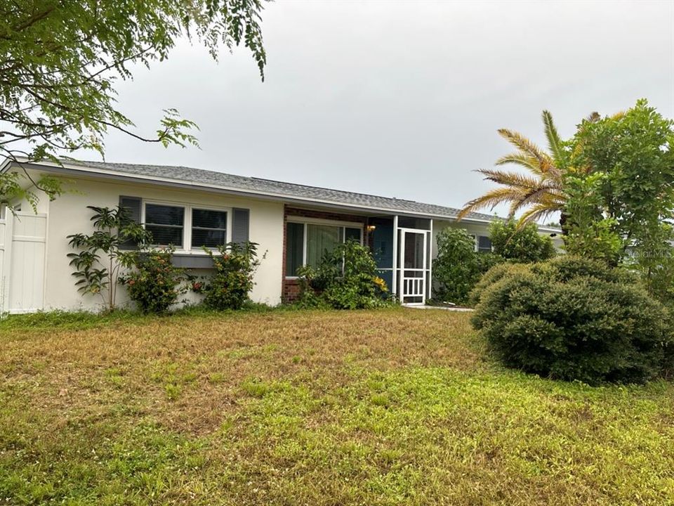 For Sale: $219,999 (2 beds, 2 baths, 1172 Square Feet)