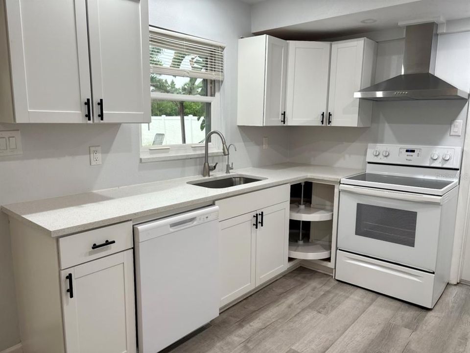 For Sale: $219,999 (2 beds, 2 baths, 1172 Square Feet)