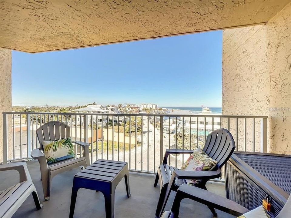 For Sale: $625,000 (2 beds, 2 baths, 890 Square Feet)