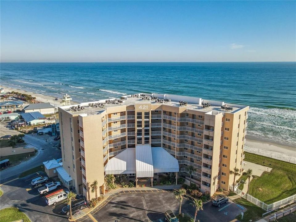 For Sale: $625,000 (2 beds, 2 baths, 890 Square Feet)