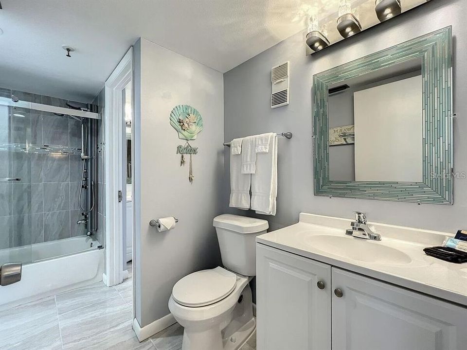 For Sale: $625,000 (2 beds, 2 baths, 890 Square Feet)