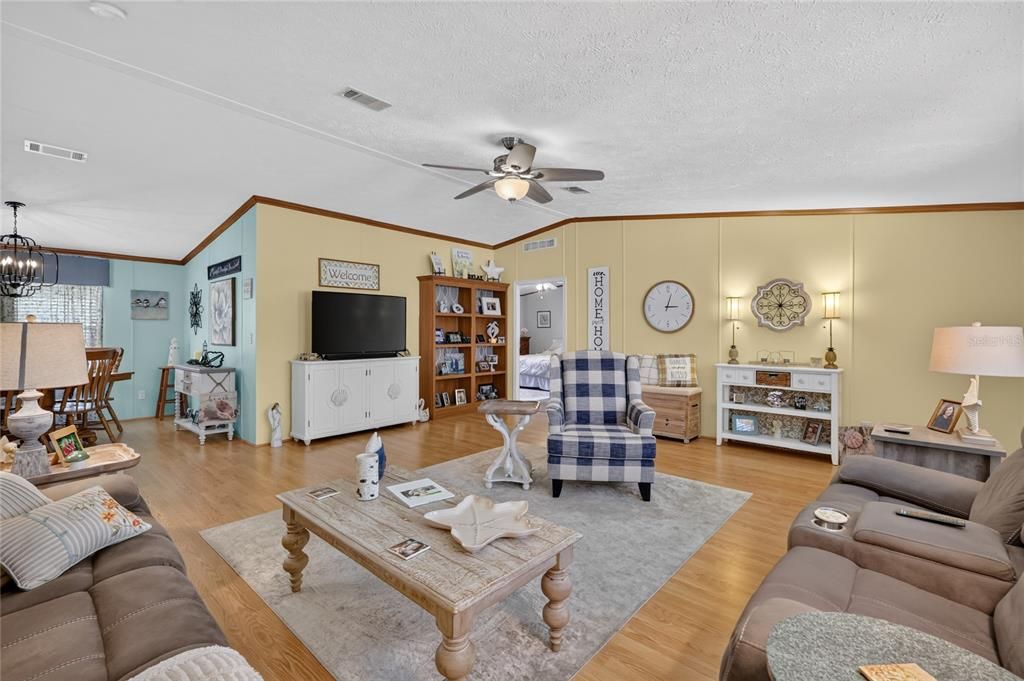 For Sale: $229,900 (3 beds, 2 baths, 1800 Square Feet)