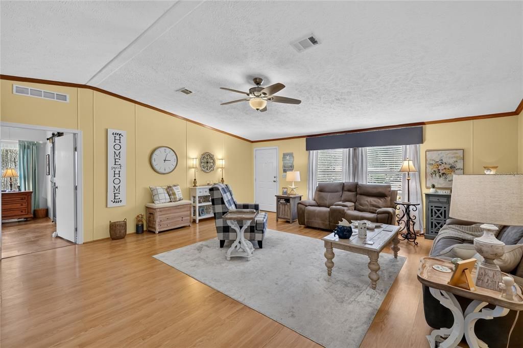 For Sale: $229,900 (3 beds, 2 baths, 1800 Square Feet)