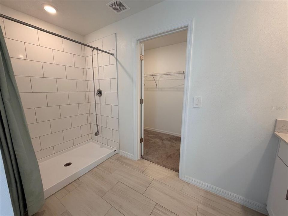 For Rent: $3,000 (5 beds, 2 baths, 2254 Square Feet)