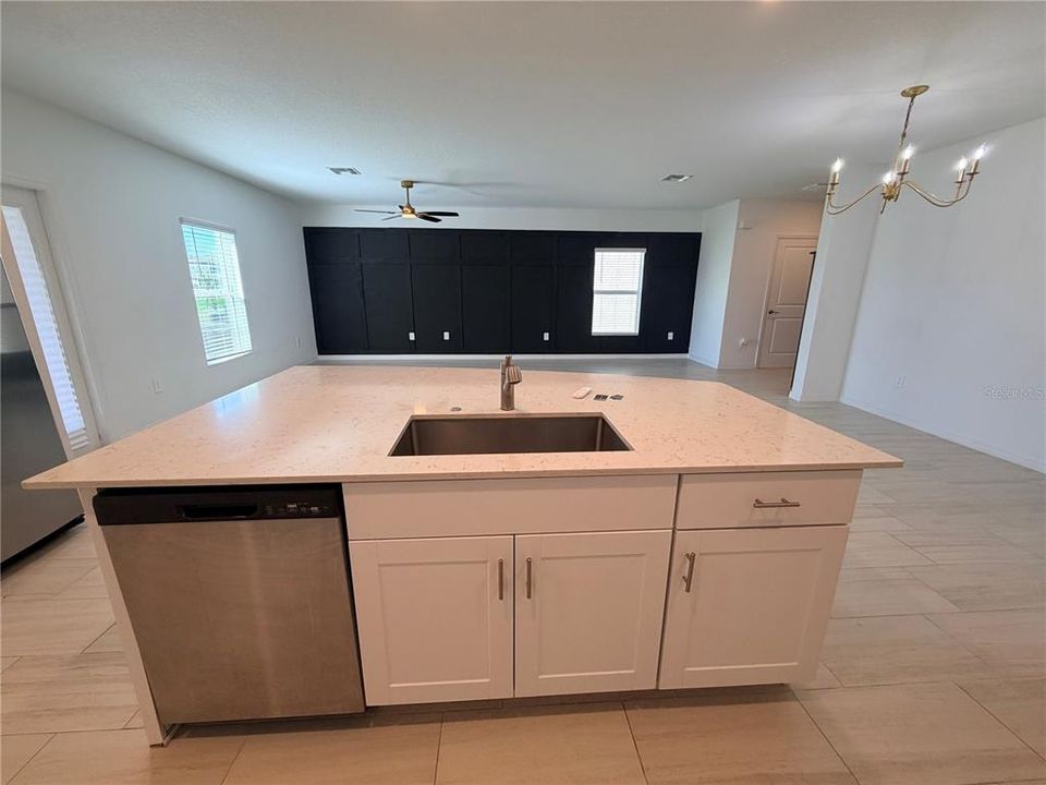 For Rent: $3,000 (5 beds, 2 baths, 2254 Square Feet)