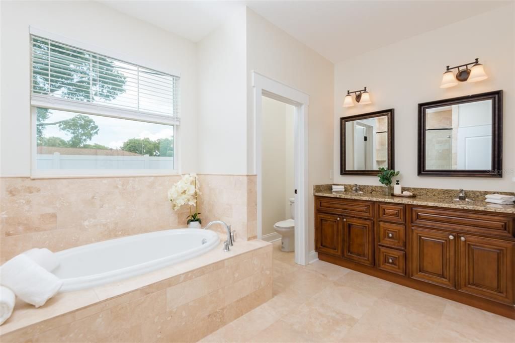 На продажу: $825,000 (4 спален, 2 ванн, 2304 Квадратных фут)