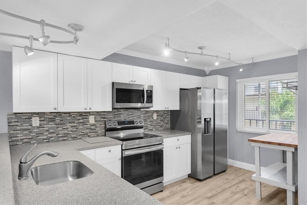For Sale: $115,000 (1 beds, 1 baths, 682 Square Feet)