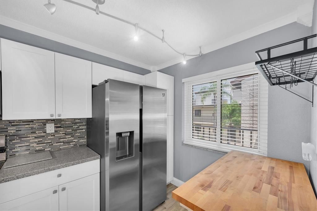 For Sale: $115,000 (1 beds, 1 baths, 682 Square Feet)