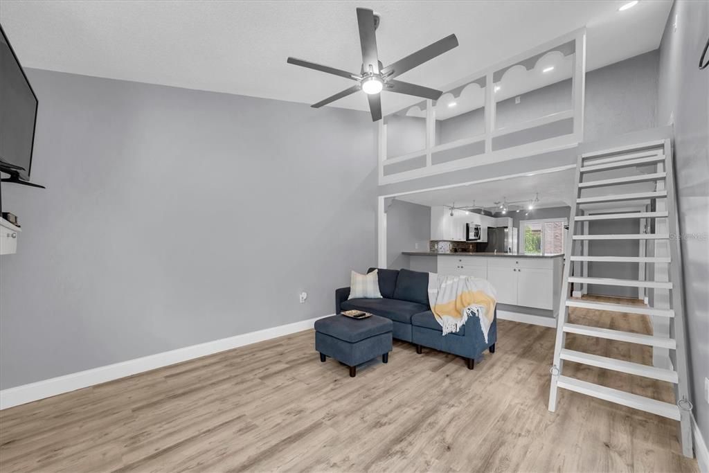 For Sale: $115,000 (1 beds, 1 baths, 682 Square Feet)