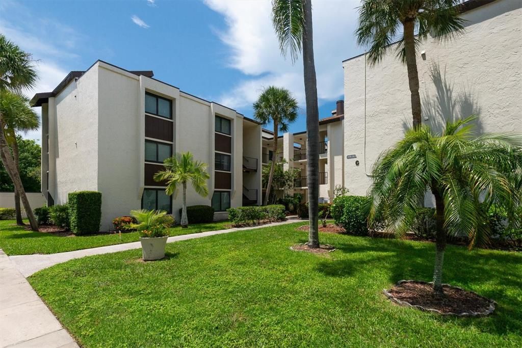 For Sale: $115,000 (1 beds, 1 baths, 682 Square Feet)