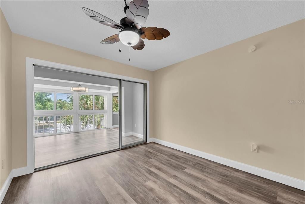 For Sale: $115,000 (1 beds, 1 baths, 682 Square Feet)