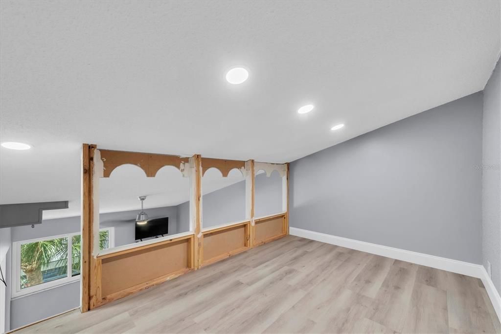 For Sale: $115,000 (1 beds, 1 baths, 682 Square Feet)