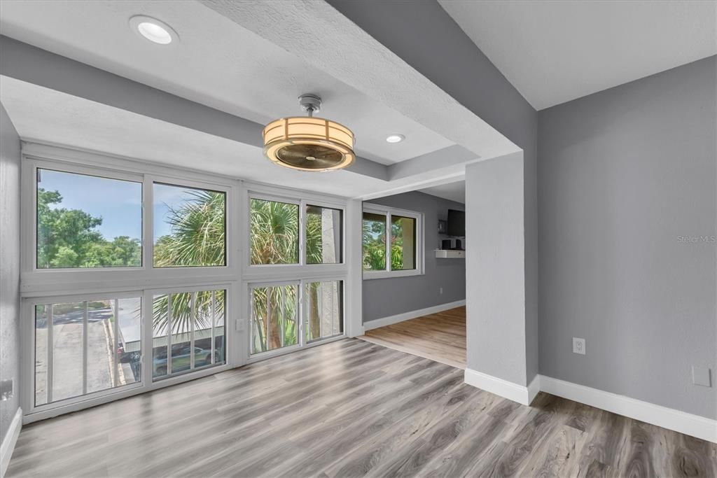 For Sale: $115,000 (1 beds, 1 baths, 682 Square Feet)