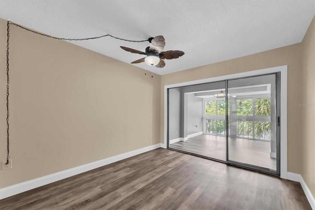 For Sale: $115,000 (1 beds, 1 baths, 682 Square Feet)