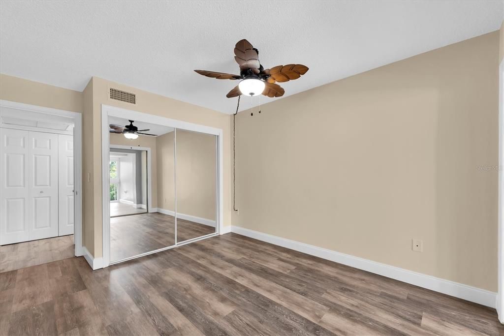For Sale: $115,000 (1 beds, 1 baths, 682 Square Feet)