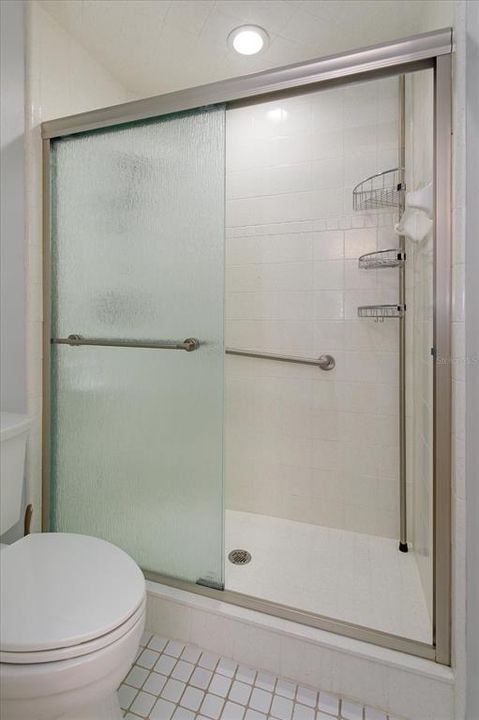На продажу: $359,900 (2 спален, 2 ванн, 1334 Квадратных фут)