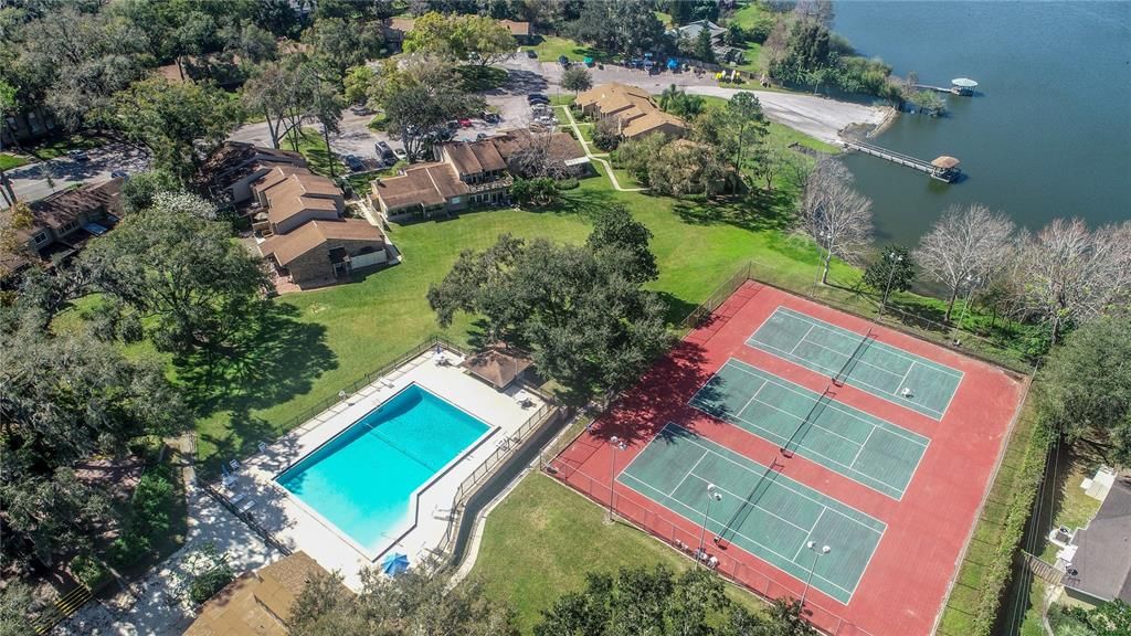 На продажу: $359,900 (2 спален, 2 ванн, 1334 Квадратных фут)