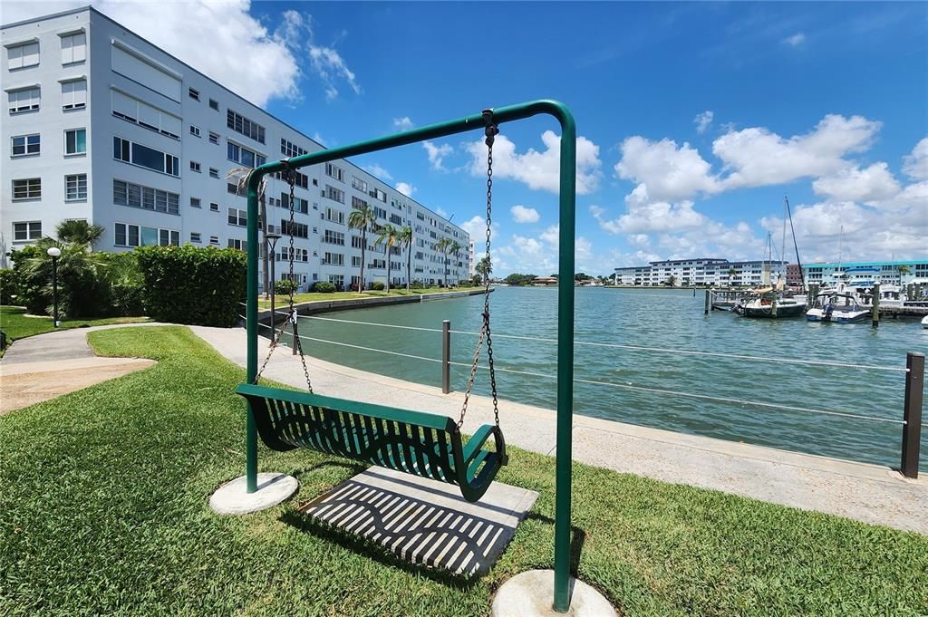 For Sale: $159,000 (2 beds, 2 baths, 1170 Square Feet)