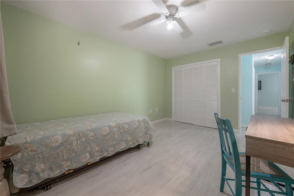 For Sale: $159,000 (2 beds, 2 baths, 1170 Square Feet)