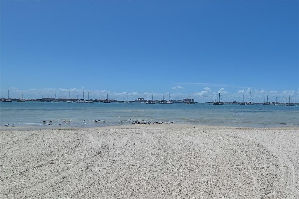 For Sale: $159,000 (2 beds, 2 baths, 1170 Square Feet)