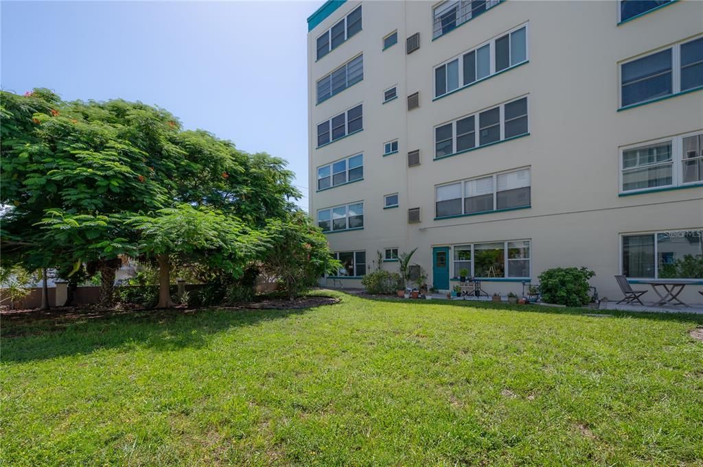 For Sale: $159,000 (2 beds, 2 baths, 1170 Square Feet)