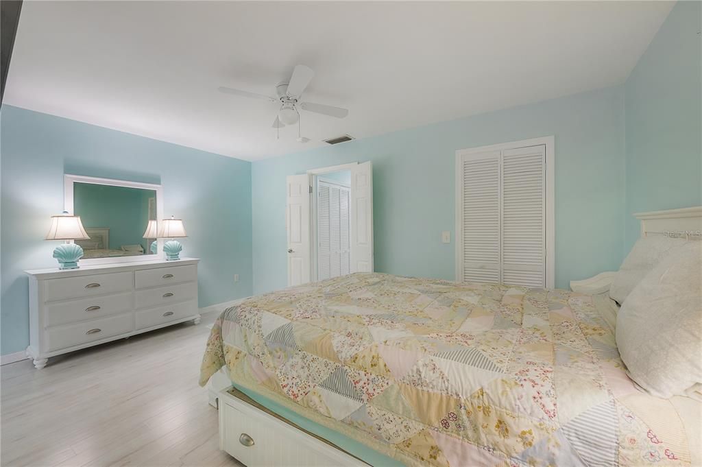 For Sale: $159,000 (2 beds, 2 baths, 1170 Square Feet)