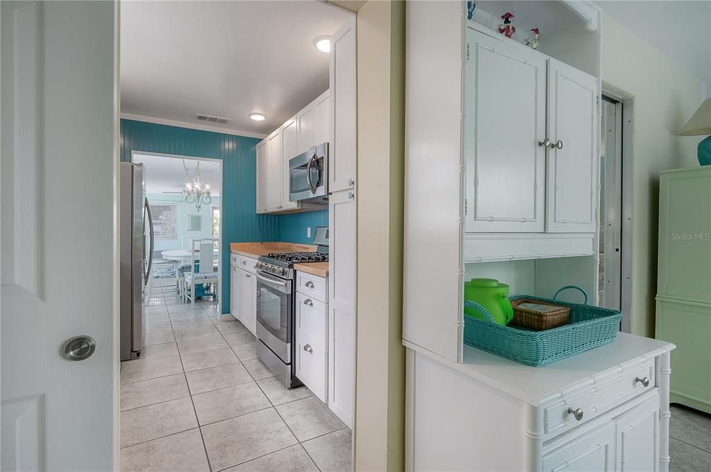 For Sale: $159,000 (2 beds, 2 baths, 1170 Square Feet)