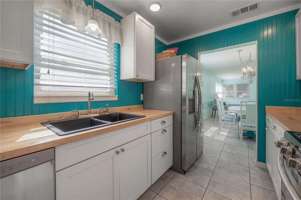 For Sale: $159,000 (2 beds, 2 baths, 1170 Square Feet)