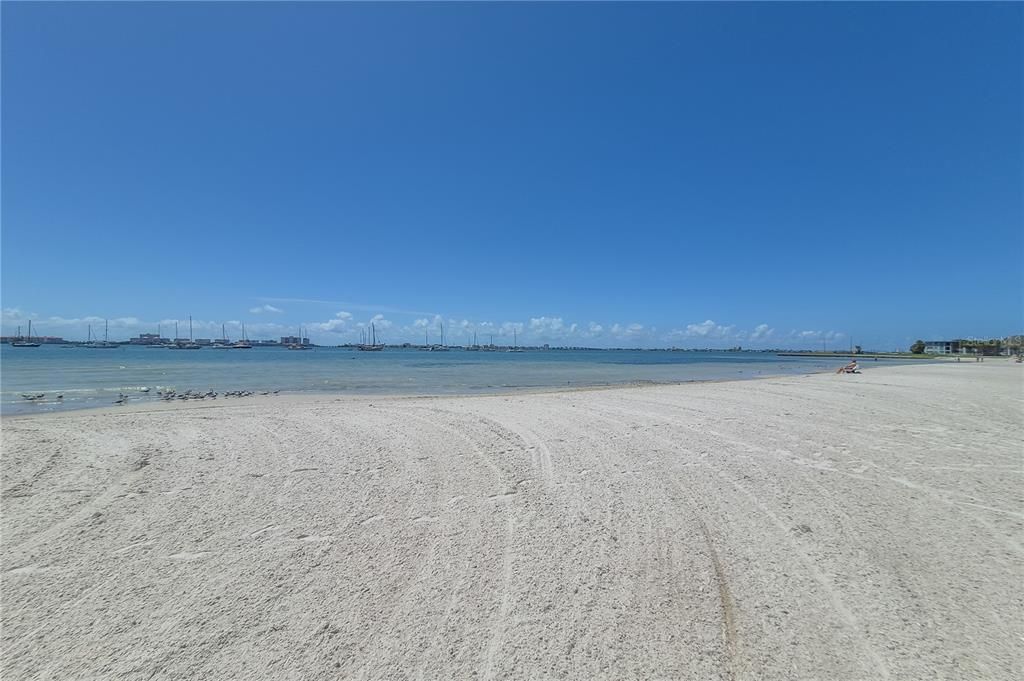 For Sale: $159,000 (2 beds, 2 baths, 1170 Square Feet)