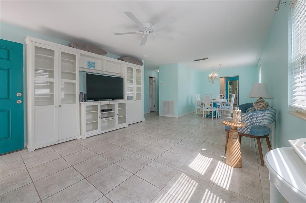 For Sale: $159,000 (2 beds, 2 baths, 1170 Square Feet)