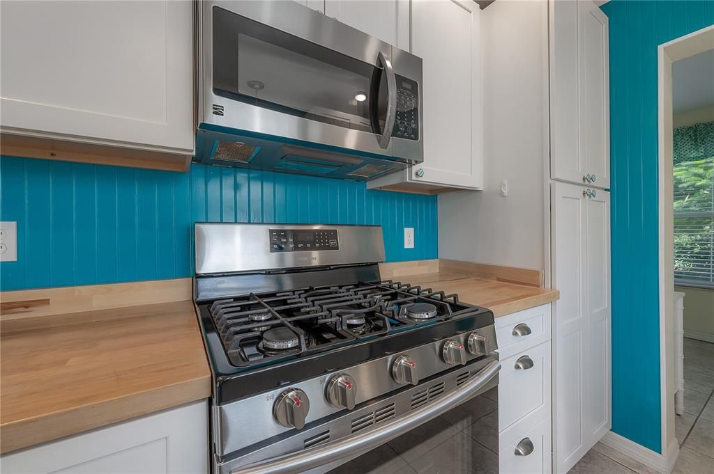 For Sale: $159,000 (2 beds, 2 baths, 1170 Square Feet)
