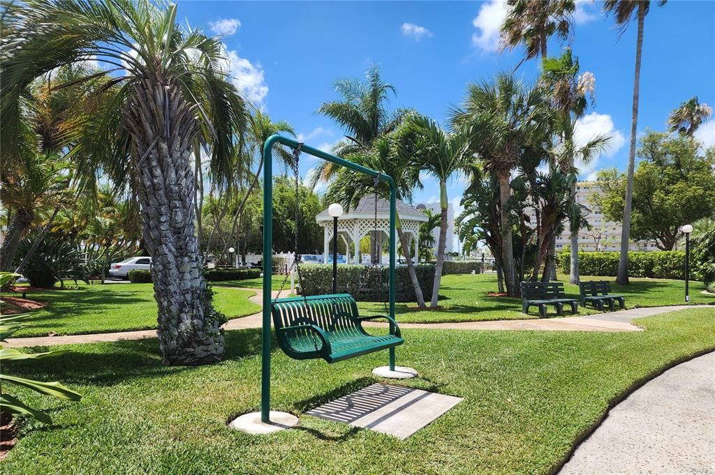 For Sale: $159,000 (2 beds, 2 baths, 1170 Square Feet)