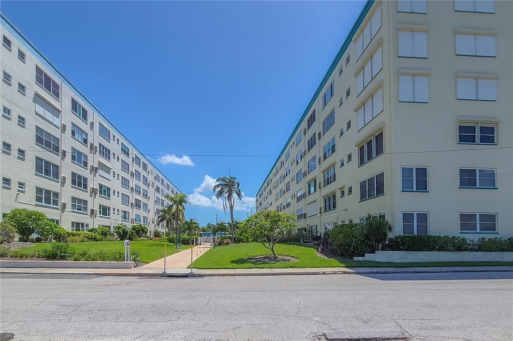 For Sale: $159,000 (2 beds, 2 baths, 1170 Square Feet)