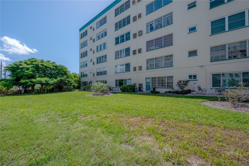 For Sale: $159,000 (2 beds, 2 baths, 1170 Square Feet)