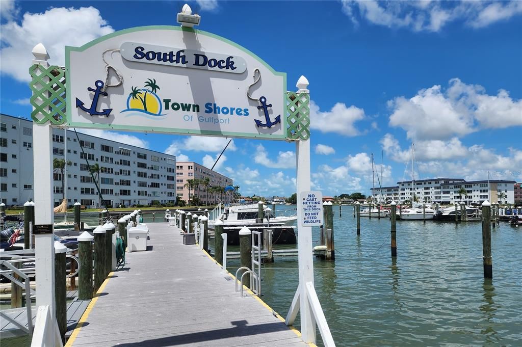 For Sale: $159,000 (2 beds, 2 baths, 1170 Square Feet)