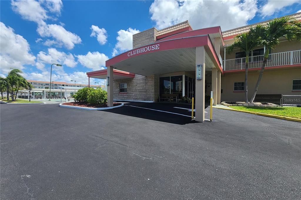 For Sale: $159,000 (2 beds, 2 baths, 1170 Square Feet)