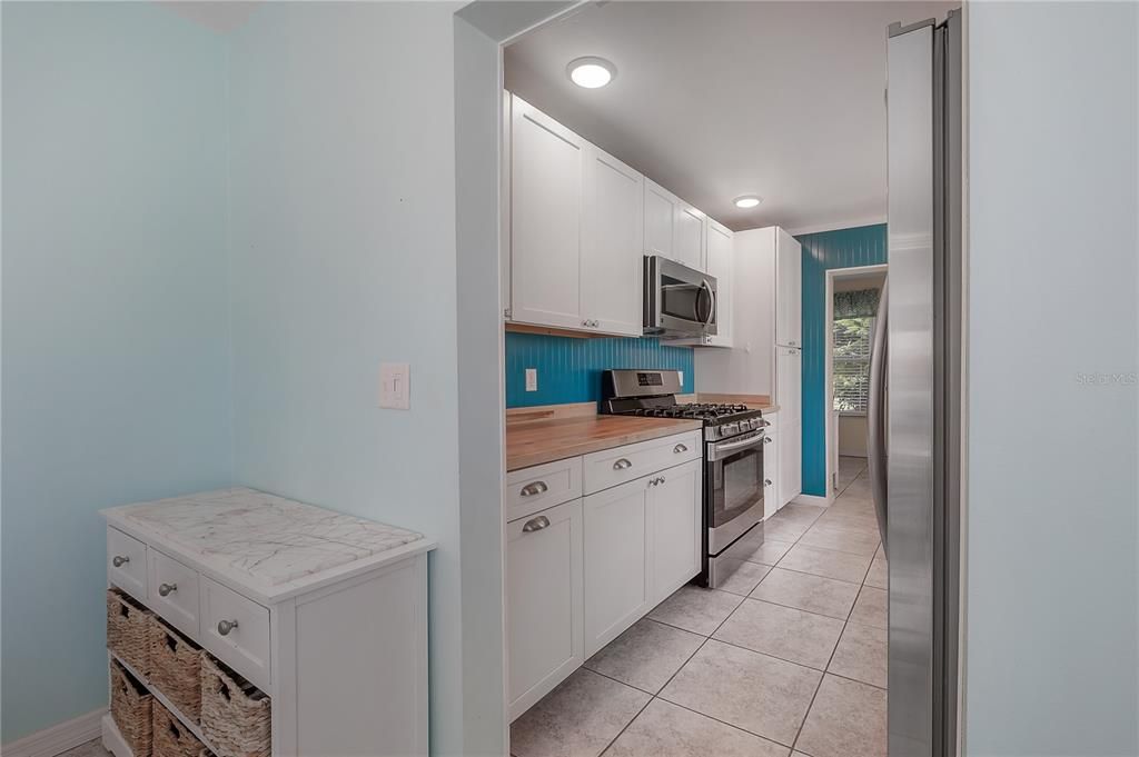For Sale: $159,000 (2 beds, 2 baths, 1170 Square Feet)