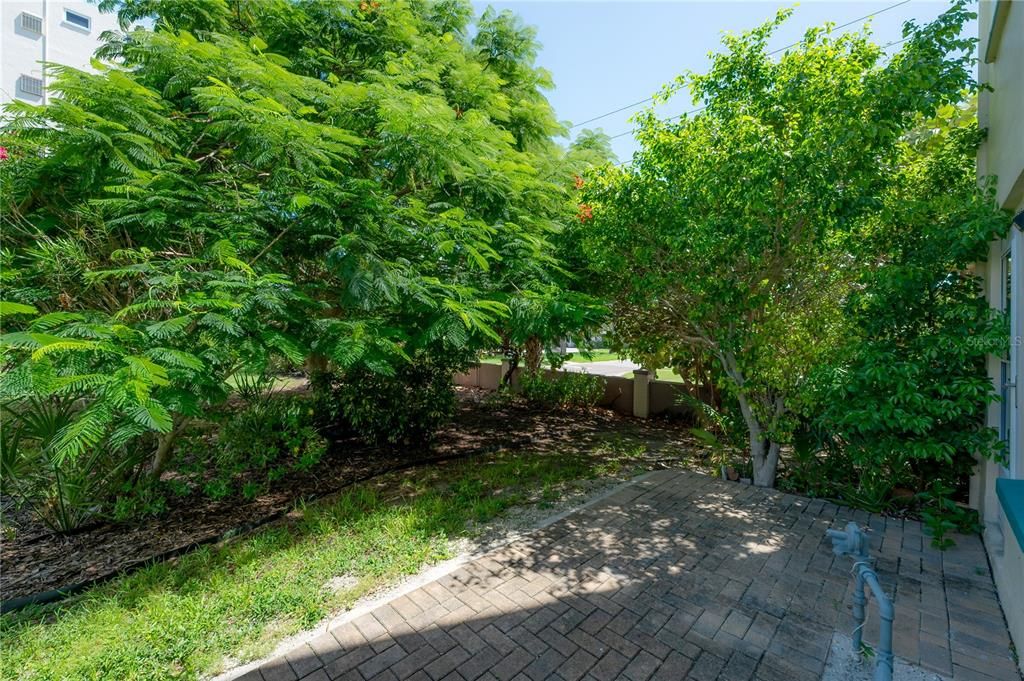 For Sale: $159,000 (2 beds, 2 baths, 1170 Square Feet)