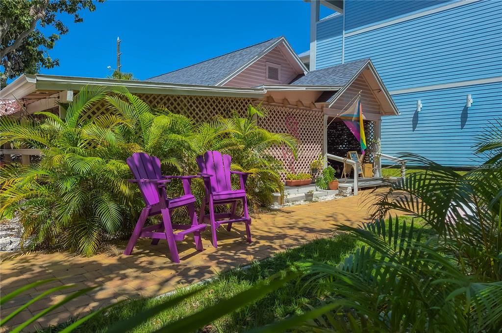 For Sale: $159,000 (2 beds, 2 baths, 1170 Square Feet)