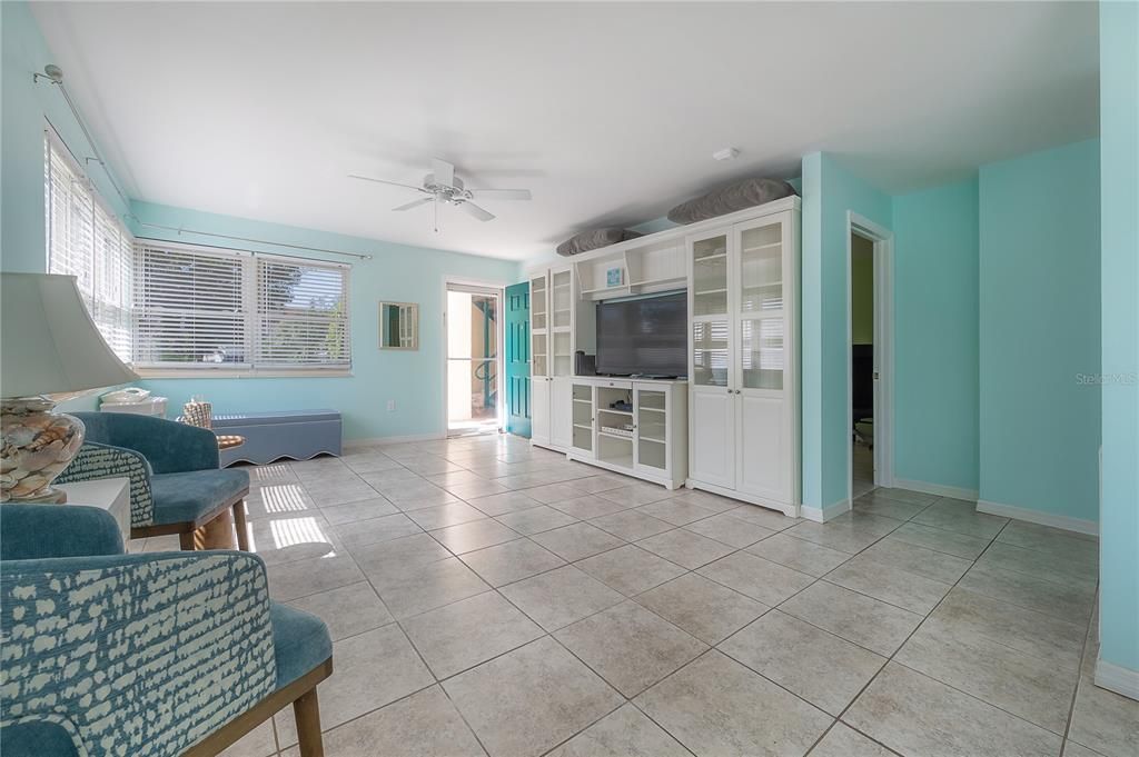 For Sale: $159,000 (2 beds, 2 baths, 1170 Square Feet)