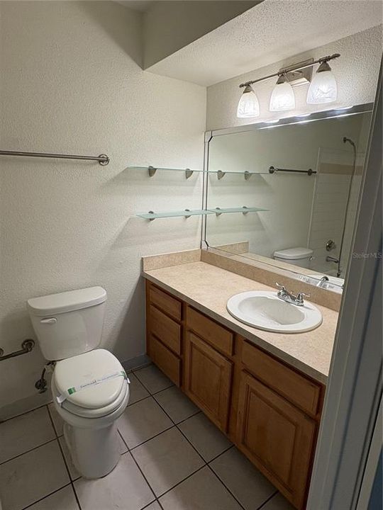 For Rent: $1,900 (2 beds, 2 baths, 940 Square Feet)