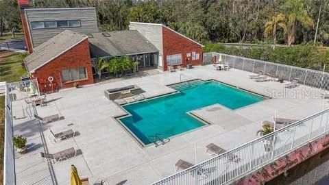For Rent: $1,900 (2 beds, 2 baths, 940 Square Feet)
