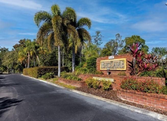 For Rent: $1,900 (2 beds, 2 baths, 940 Square Feet)