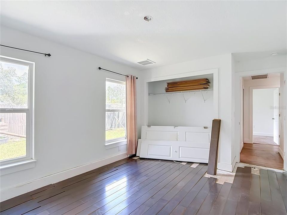 For Sale: $469,500 (4 beds, 2 baths, 2277 Square Feet)