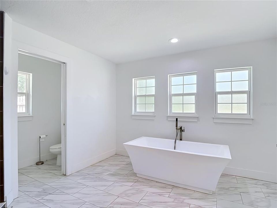 For Sale: $469,500 (4 beds, 2 baths, 2277 Square Feet)