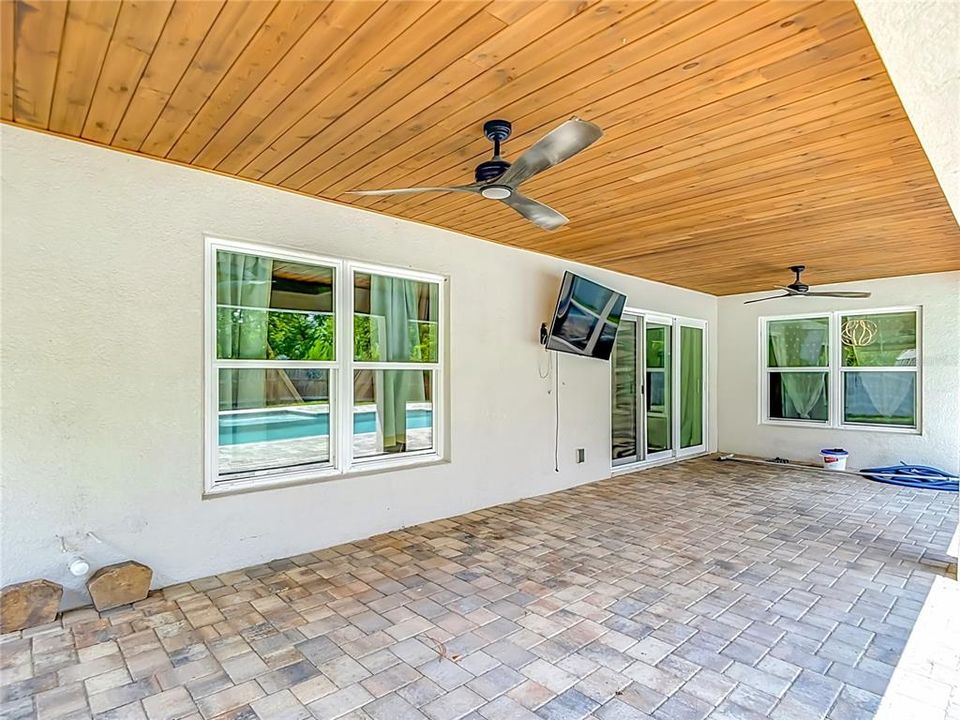 For Sale: $469,500 (4 beds, 2 baths, 2277 Square Feet)