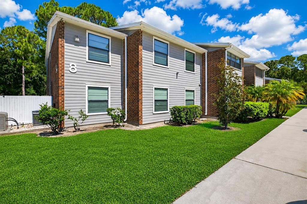 For Rent: $2,000 (3 beds, 2 baths, 985 Square Feet)