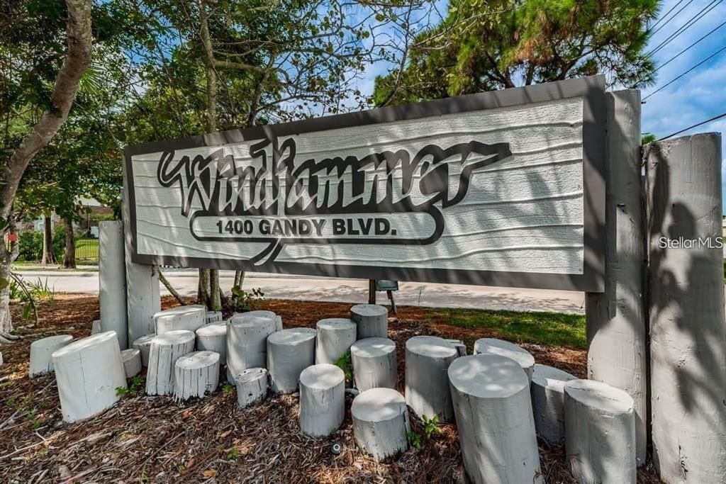For Rent: $2,000 (3 beds, 2 baths, 985 Square Feet)