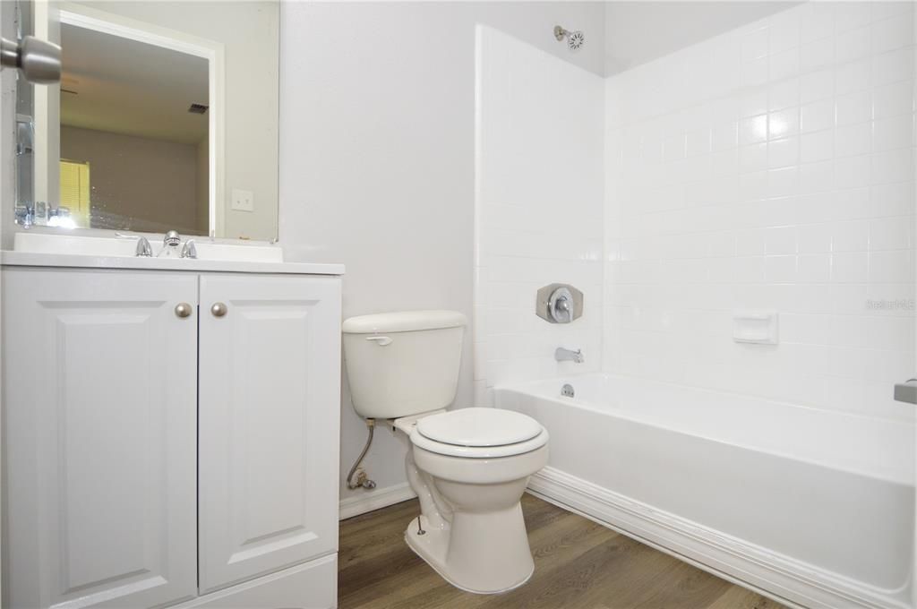 For Rent: $2,000 (3 beds, 2 baths, 985 Square Feet)